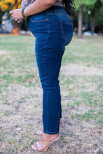 Load image into Gallery viewer, Classic Dark Blue Skinny Jeans
